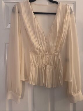 Cream Pleated V-Neck Long Sleeve Blouse